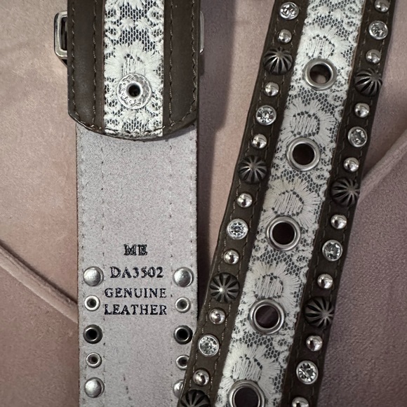 Genuine leather Angel Ranch belt. Can interchange buckles - Picture 3 of 4